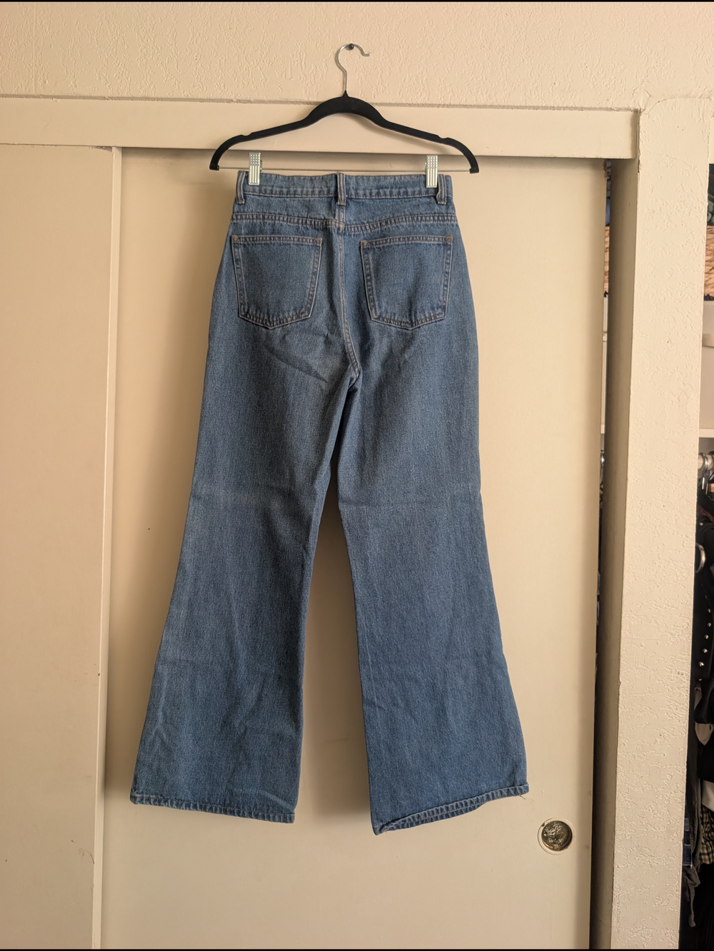 Classic High-Waist Wide-Leg Jeans in Blue - Picture 4 of 5